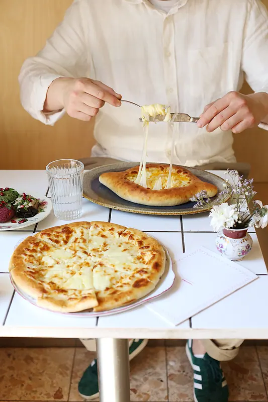 Georgian food and the MATOKA setting